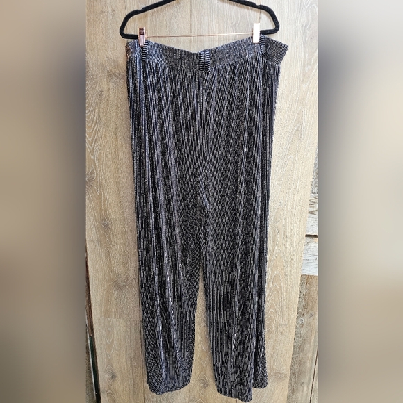 Torrid Black and Silver Gold Wide Leg Pants Stretchy Pull On Elastic Waist - Picture 3 of 6